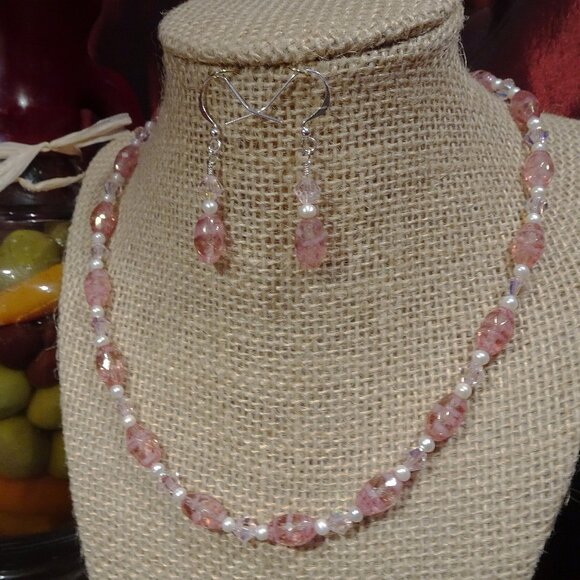 Petite handmade Mediterranean necklace/earring set in two stylish colors - Picture 6 of 12